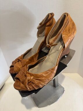 Nero Giardini Women's Kitten Heel Sandals size 8